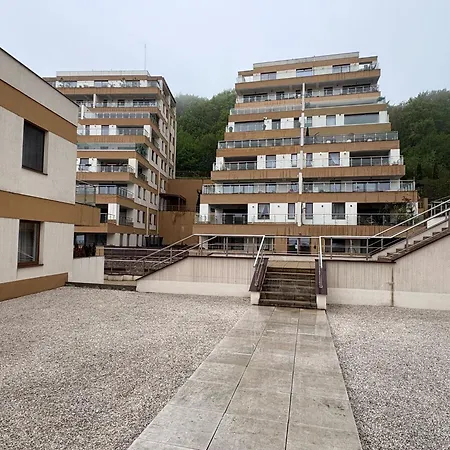 Belleview Apartment *